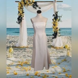 Elegant White Strapless Dress